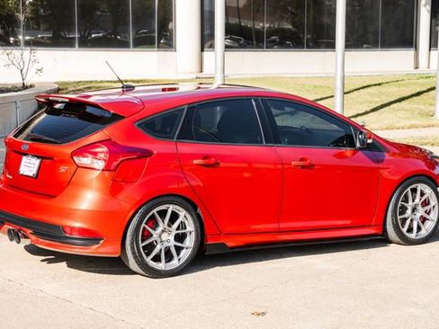 Used 2018 Ford Focus ST w/ Equipment Group 401A image 40