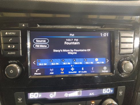 Used 2020 Nissan Rogue SV FWD image 25
