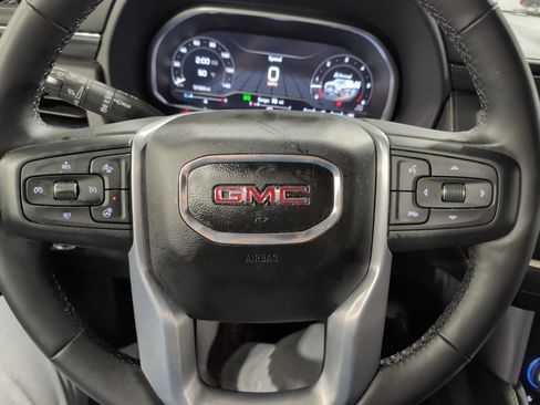 Used 2023 GMC Yukon XL SLT w/ SLT Premium Package image 11