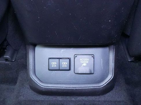 Used 2021 Toyota Highlander Limited image 22