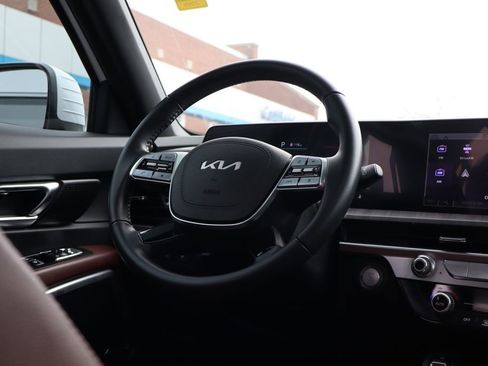 Used 2024 Kia Telluride EX w/ EX Captain's Chair Package image 51