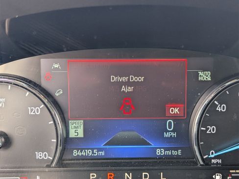 Used 2021 Ford Escape SE w/ SE Sport Appearance Package image 28