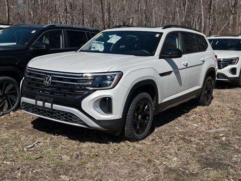 New 2026 Volkswagen Atlas Peak Edition AWD/4WD image 13