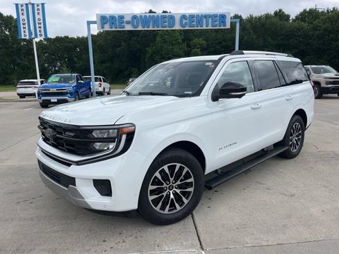 Used 2025 Ford Expedition Platinum AWD/4WD image 2