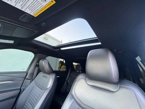 Used 2025 Ford Explorer ST-Line AWD/4WD image 27