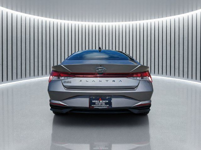 Used 2023 Hyundai Elantra SE FWD image 5