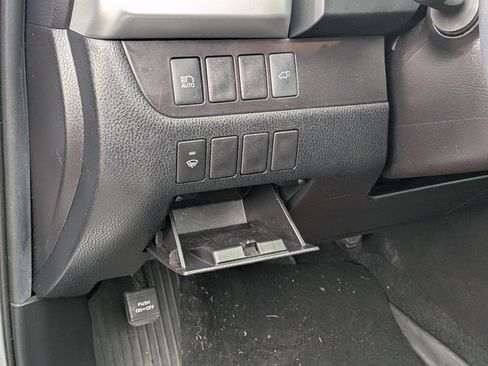 Used 2019 Toyota Highlander XLE image 16