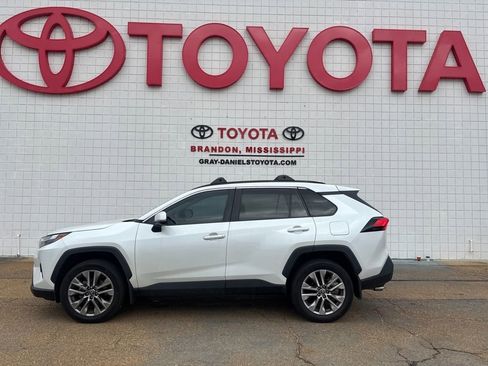 Used 2023 Toyota RAV4 XLE Premium image 2