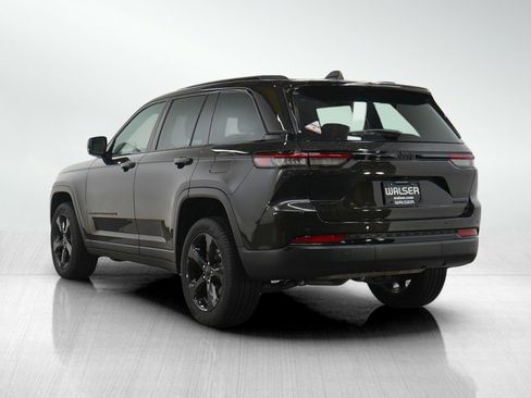 Used 2024 Jeep Grand Cherokee Limited w/ Black Appearance Package AWD/4WD image 3