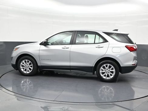 Used 2020 Chevrolet Equinox LS FWD image 2