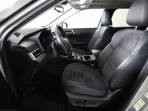 Used 2024 Mitsubishi Outlander SE image 18