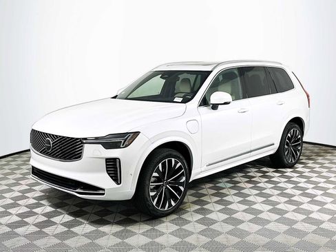 New 2026 Volvo XC90 T8 Plus image 3