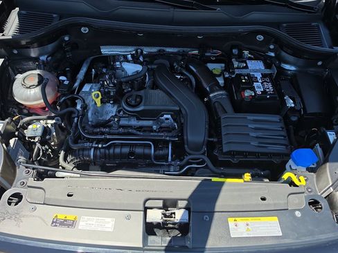Used 2025 Volkswagen Taos SE AWD/4WD image 10