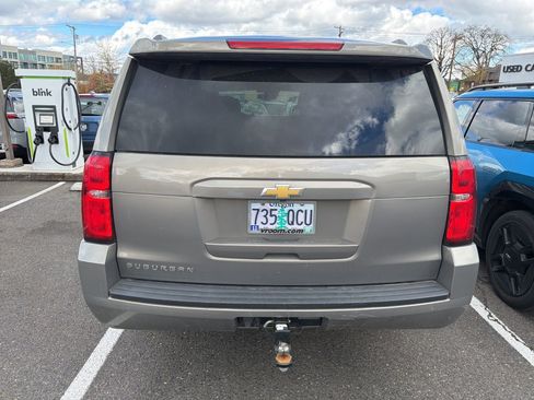 Used 2018 Chevrolet Suburban LT image 5