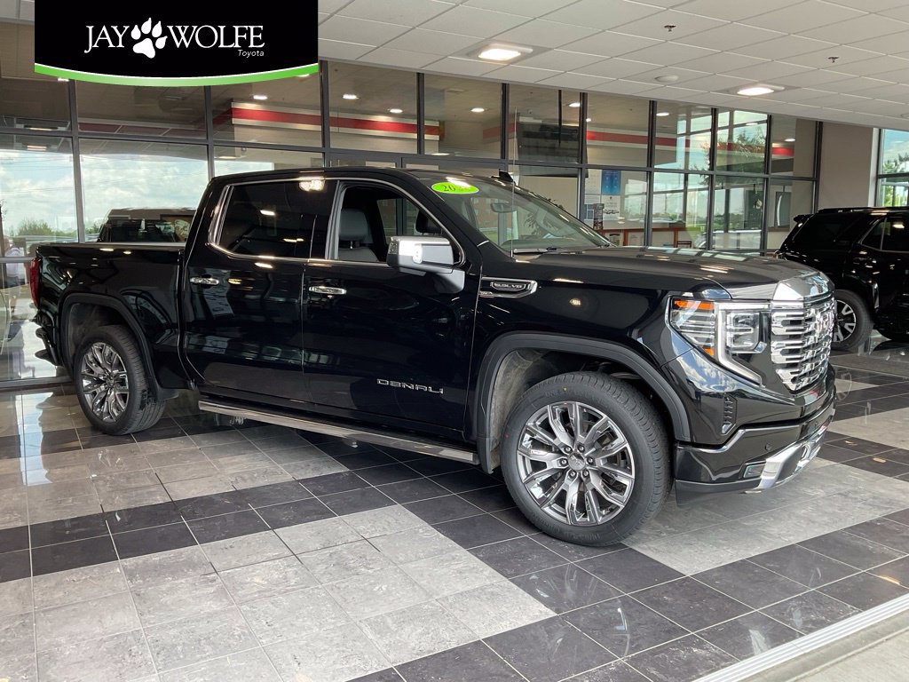 Used 2024 GMC Sierra 1500 Denali w/ Denali Reserve Package AWD/4WD image 1