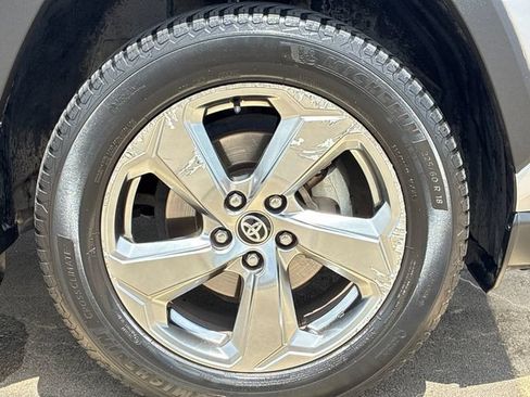 Used 2020 Toyota RAV4 Limited AWD/4WD image 9