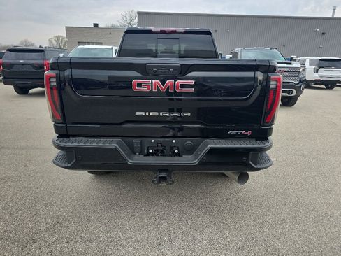 Used 2024 GMC Sierra 2500 AT4 w/ AT4 Premium Plus Package AWD/4WD image 4