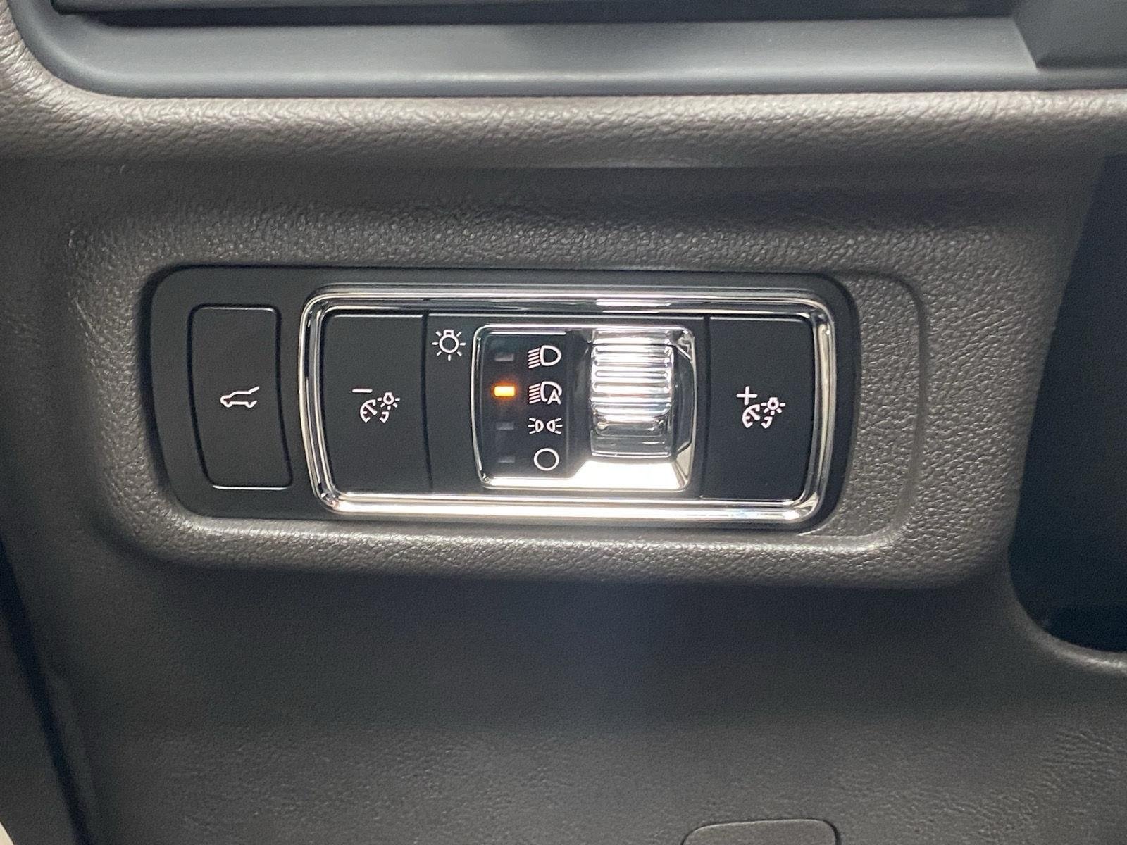 Used 2023 Lincoln Corsair Reserve AWD/4WD image 17