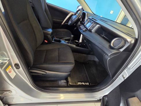 Used 2018 Toyota RAV4 LE w/ All Weather Liner Package AWD/4WD image 21