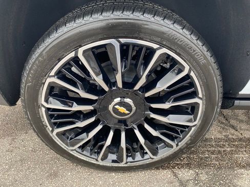 New 2026 Chevrolet Suburban High Country image 40