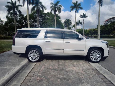 Used 2018 Cadillac Escalade ESV Premium Luxury AWD/4WD image 20