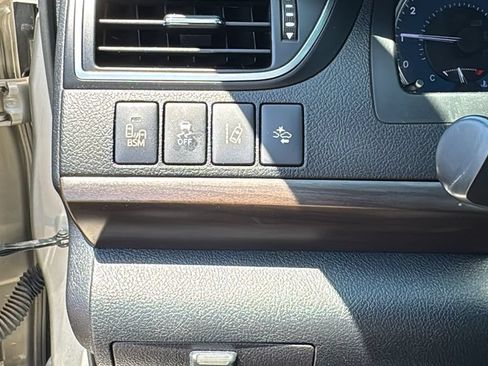 Used 2017 Toyota Camry XLE w/ Moonroof Package FWD image 7