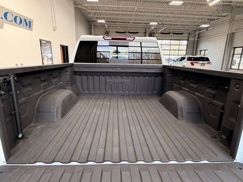 Used 2024 GMC Sierra 1500 SLE w/ Preferred Package image 8