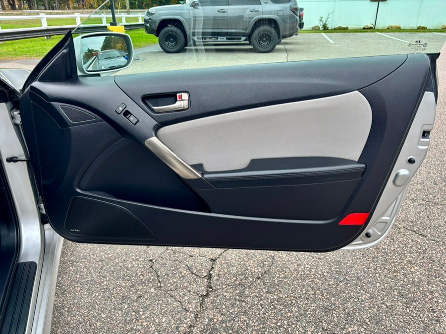 Used 2013 Hyundai Genesis 2.0T RWD image 10
