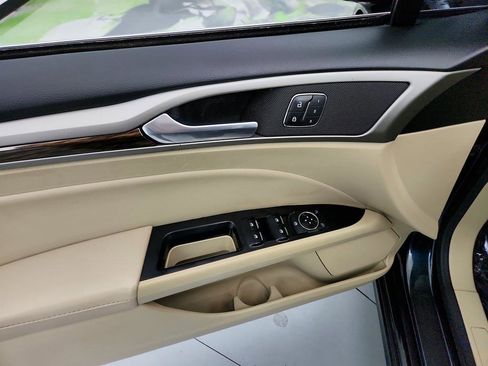 Used 2014 Ford Fusion Energi SE image 21