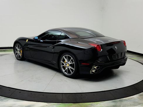 Used 2010 Ferrari California RWD image 7