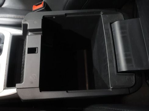 Used 2024 Ford Explorer Limited image 32