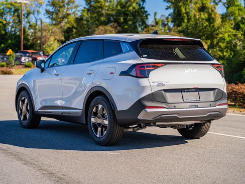 New 2026 Kia Sportage LX FWD image 3