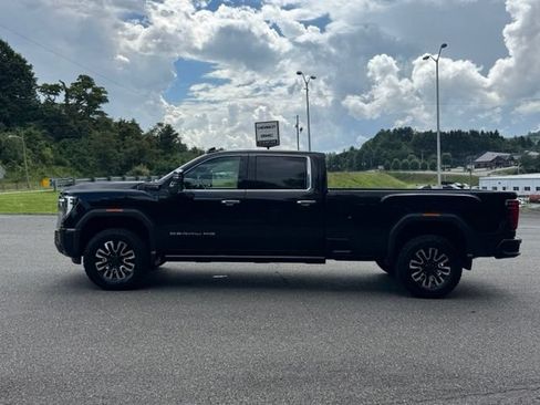 Used 2024 GMC Sierra 2500 Denali Ultimate w/ Max Trailering Package AWD/4WD image 4