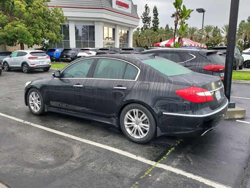 Used 2013 Hyundai Genesis 3.8 w/ Premium Pkg image 4