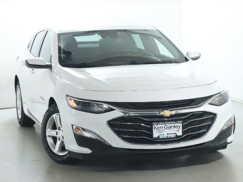 Used 2024 Chevrolet Malibu LT FWD image 2