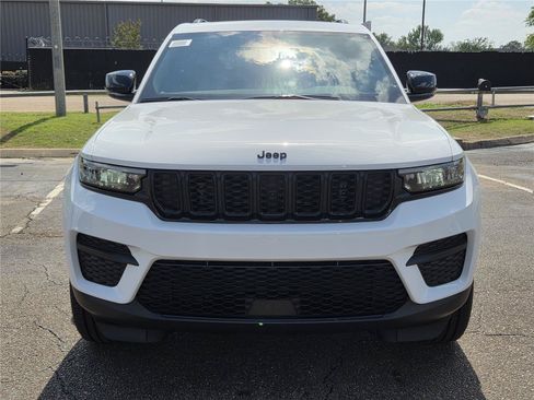 New 2025 Jeep Grand Cherokee Altitude RWD image 34