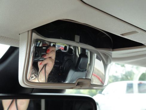 Used 2021 Chrysler Pacifica Touring-L image 40