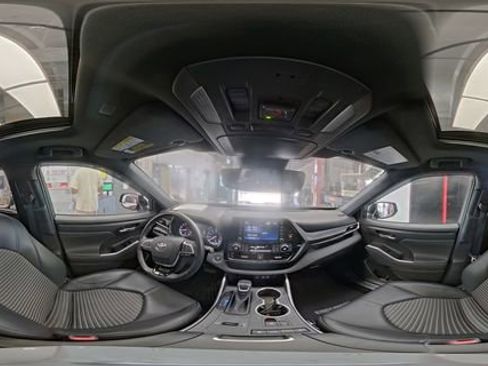 Used 2022 Toyota Highlander XSE image 13