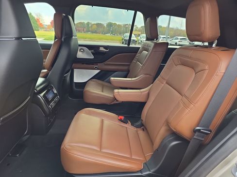 Used 2023 Lincoln Aviator Reserve w/ Equipment Group 201A image 37