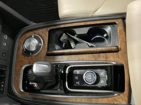 Used 2022 Nissan Armada SL w/ Captain's Chairs Package AWD/4WD image 19