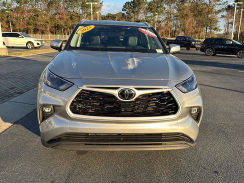 Certified 2025 Toyota Highlander XLE image 7