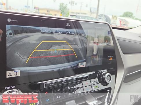 Used 2021 Toyota Highlander Limited AWD/4WD image 10