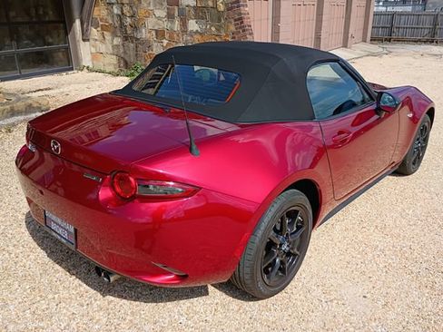 Used 2020 MAZDA MX-5 Miata Sport RWD image 30