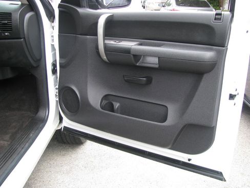 Used 2009 Chevrolet Silverado 1500 LT w/ Power Pack Plus RWD image 9