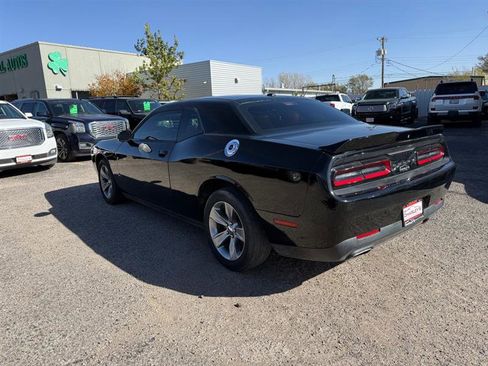 Used 2019 Dodge Challenger SXT image 2