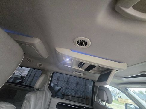 Used 2012 Chrysler Town & Country Limited w/ Luxury Group image 13