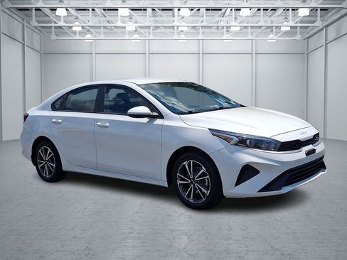 Used 2022 Kia Forte LXS FWD image 11