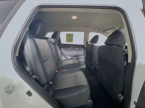 Used 2019 Nissan Rogue S w/ Special Edition Package FWD image 33