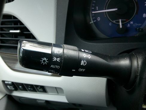 Used 2015 Toyota Sienna XLE Premium image 17