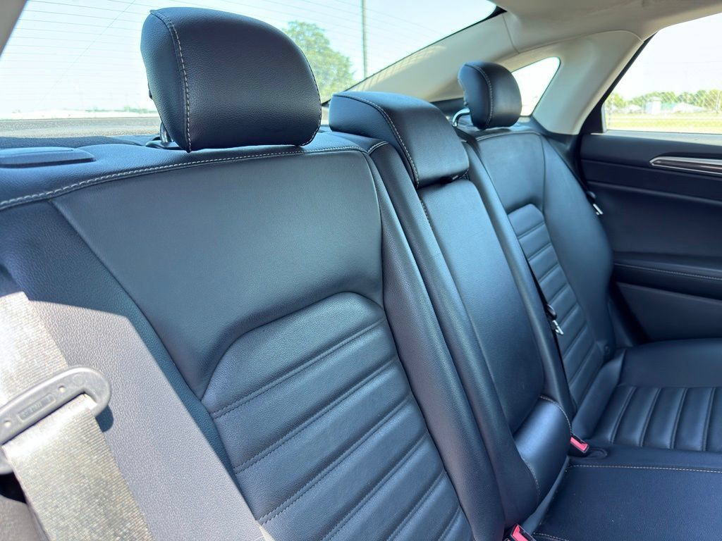 Used 2017 Ford Fusion SE w/ Fusion SE Technology Package FWD image 31